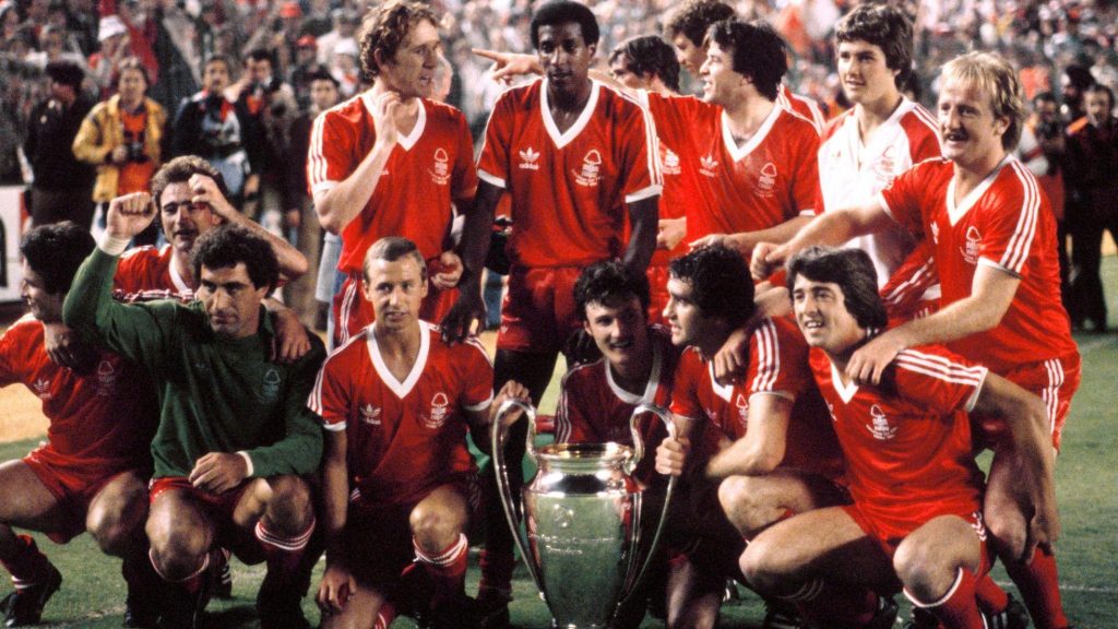 Brian Clough huấn luyện viên đã sát cánh cùng Nottingham Forest Brian Clough huấn luyện viên đã sát cánh cùng Nottingham Forest
