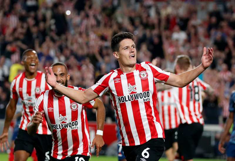 Câu Lạc Bộ Bóng Đá Brentford - Những Chú Ong Đến Từ London 6 Câu Lạc Bộ Bóng Đá Brentford - Những Chú Ong Đến Từ London