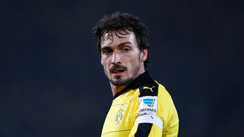 Sự nghiệp của Mats Hummels chỉ chuyển đi chuyển lại giữa 2 đội bóng nước Đức Sự nghiệp của Mats Hummels chỉ chuyển đi chuyển lại giữa 2 đội bóng nước Đức