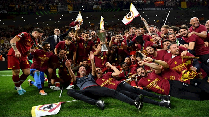 Câu lạc bộ bóng đá AS Roma cũng đã tạo nên một lịch sử vĩ đại Câu lạc bộ bóng đá AS Roma cũng đã tạo nên một lịch sử vĩ đại