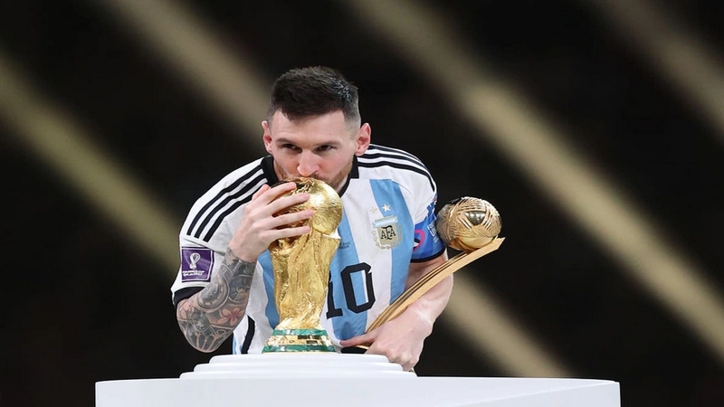 Tất nhiên không thể nào thiếu được Messi Tất nhiên không thể nào thiếu được Messi