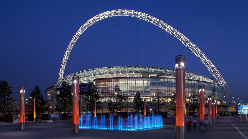 Sân vận động Wembley được xây dựng mới đây và là một sân vận động hiện đại bậc nhất Sân vận động Wembley được xây dựng mới đây và là một sân vận động hiện đại bậc nhất
