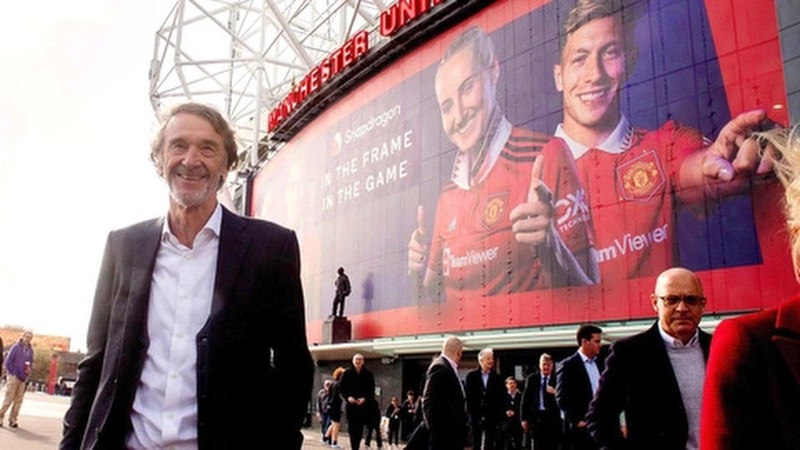 Sir Jim đã có kế hoạch lớn để nâng cấp cho sân vận động Old Trafford Sir Jim đã có kế hoạch lớn để nâng cấp cho sân vận động Old Trafford