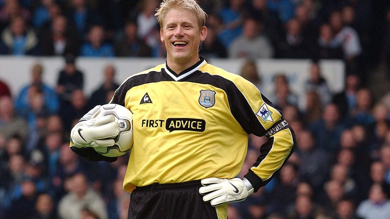 Nhưng thủ môn Peter Schmeichel cũng từng chơi cho Man City trong thời gian ngắn Nhưng thủ môn Peter Schmeichel cũng từng chơi cho Man City trong thời gian ngắn