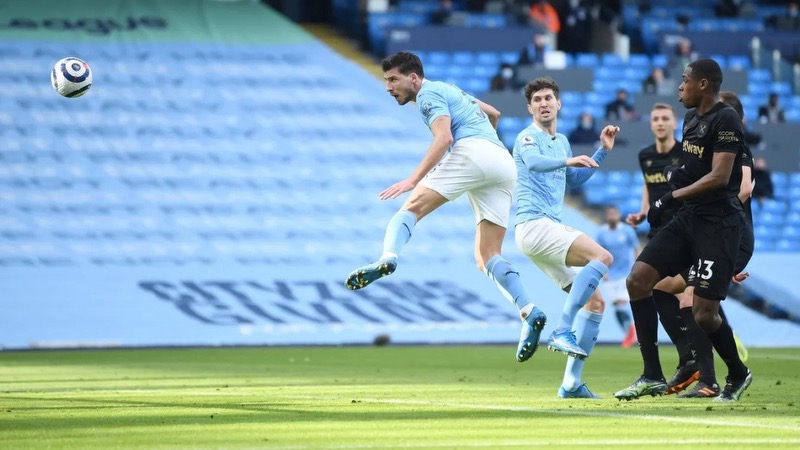 Sau đó đã đến với Man City và giành những danh hiệu ấn tượng Sau đó đã đến với Man City và giành những danh hiệu ấn tượng