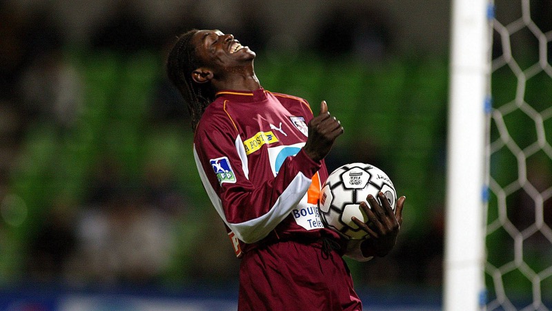 Cầu thủ Emmanuel Adebayor đã vượt những khó khăn để đến với bóng đá Cầu thủ Emmanuel Adebayor đã vượt những khó khăn để đến với bóng đá
