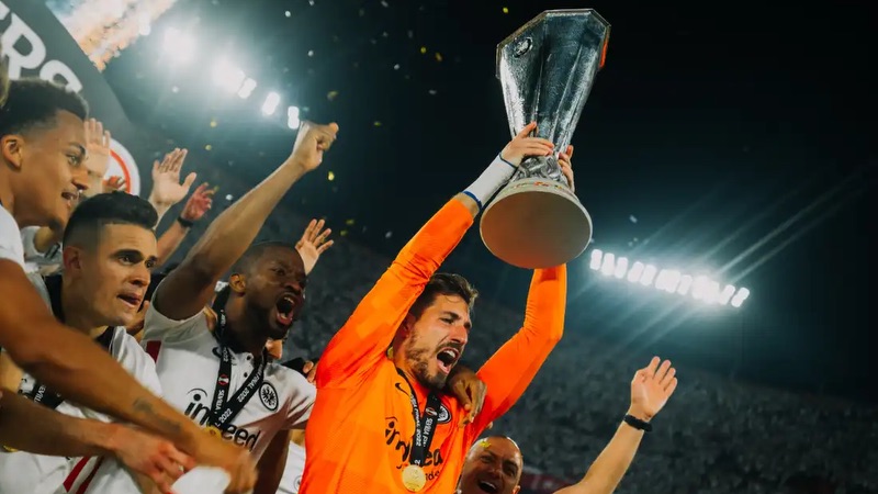 Dẫu vậy, thủ môn Kevin Trapp cũng có những điều tự hào trong sự nghiệp Dẫu vậy, thủ môn Kevin Trapp cũng có những điều tự hào trong sự nghiệp