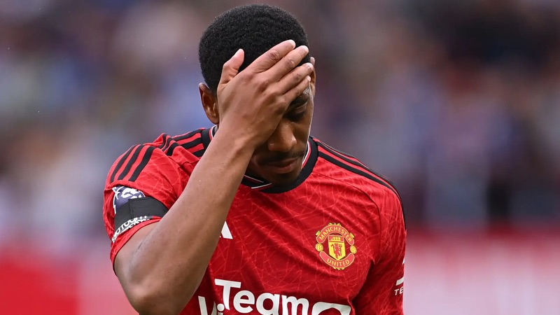 Bởi cầu thủ Anthony Martial đã gặp nhiều khó khăn tại nước Anh Bởi cầu thủ Anthony Martial đã gặp nhiều khó khăn tại nước Anh