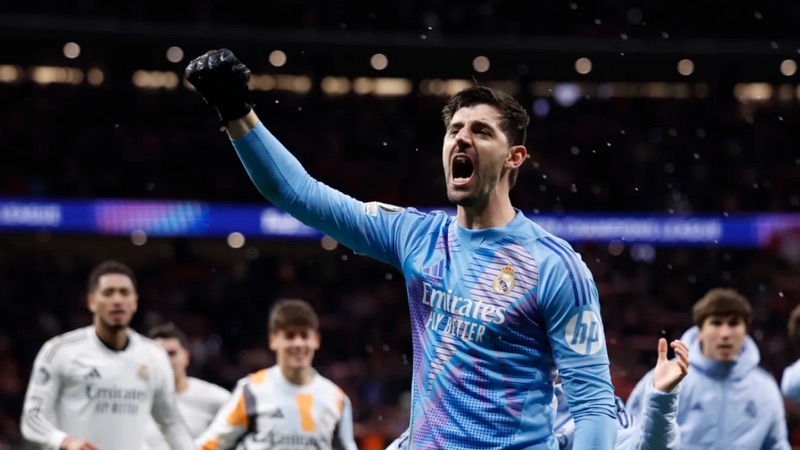 Thế nhưng có lẽ thủ môn Thibaut Courtois chưa bao giờ được yêu mến Thế nhưng có lẽ thủ môn Thibaut Courtois chưa bao giờ được yêu mến